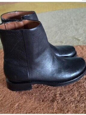 Frye Veronica Side Zip Distressed Leather Booties Sz 10 Designer Western Riding
